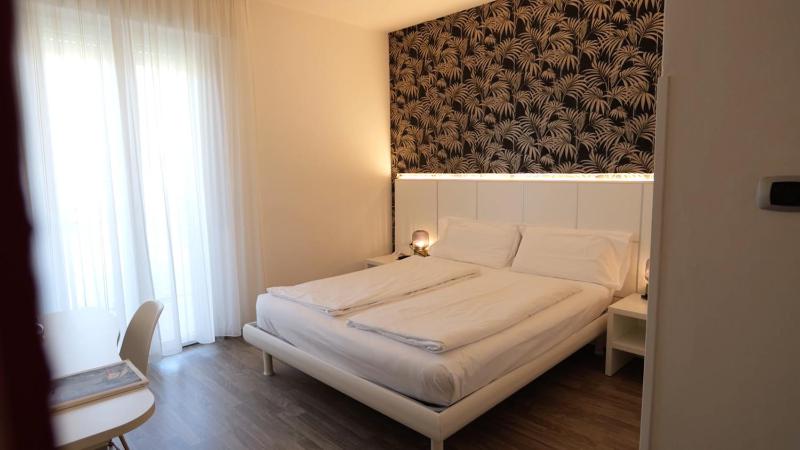 Double or Twin Room with Balcony image 4