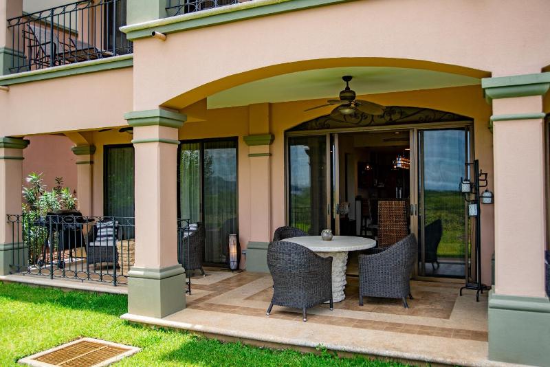 Spacious 2BR Condo with Ocean Glimpse - Jobo - Reserva Conchal Golf Resort - image 6