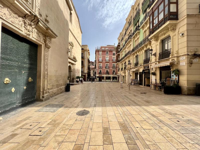 Cozy San Cristobal Apartment in Heart of Alicante - image 24