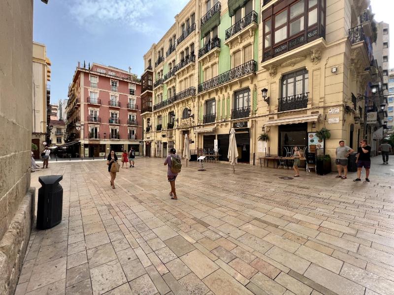 Cozy San Cristobal Apartment in Heart of Alicante - image 27