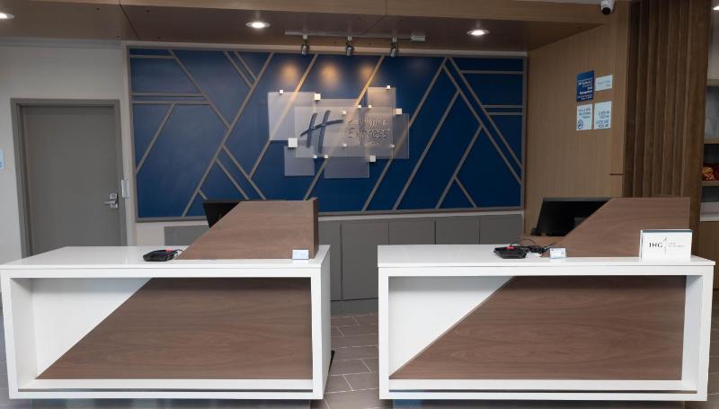 Holiday Inn Express & Suites Tampa Stadium ¿ Airport Area By IHG - image 6