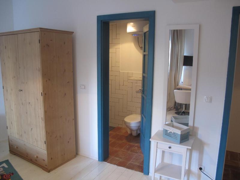 Indigo Inn Rooms - image 8