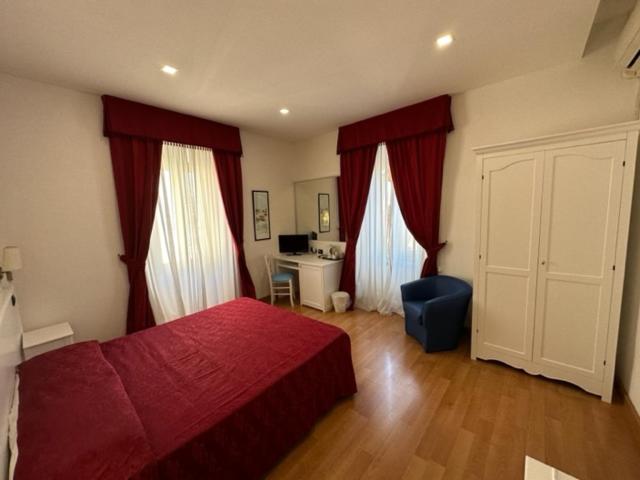 Standard Double or Twin Room image 2