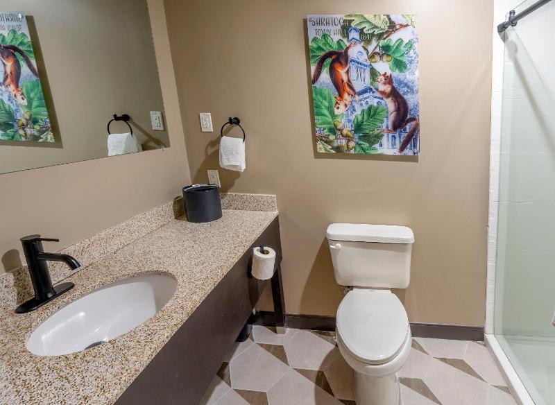 Queen Suite image 3