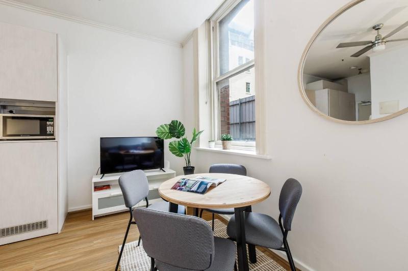 Deste Studio - A Modern Boutique Lifestyle Suite - image 8