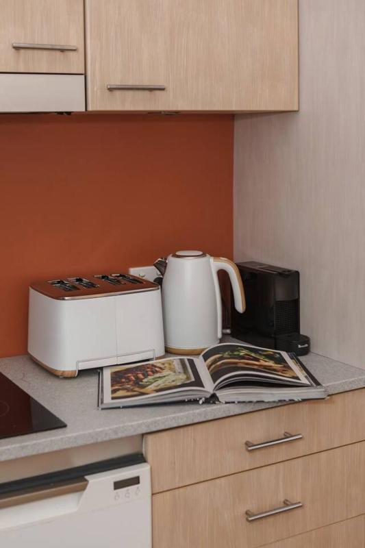 Deste Studio - A Modern Boutique Lifestyle Suite - image 5