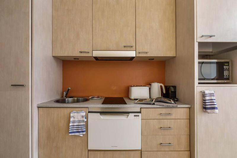Deste Studio - A Modern Boutique Lifestyle Suite - image 2