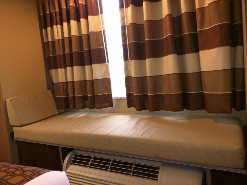 Queen Room - Non-Smoking image 2