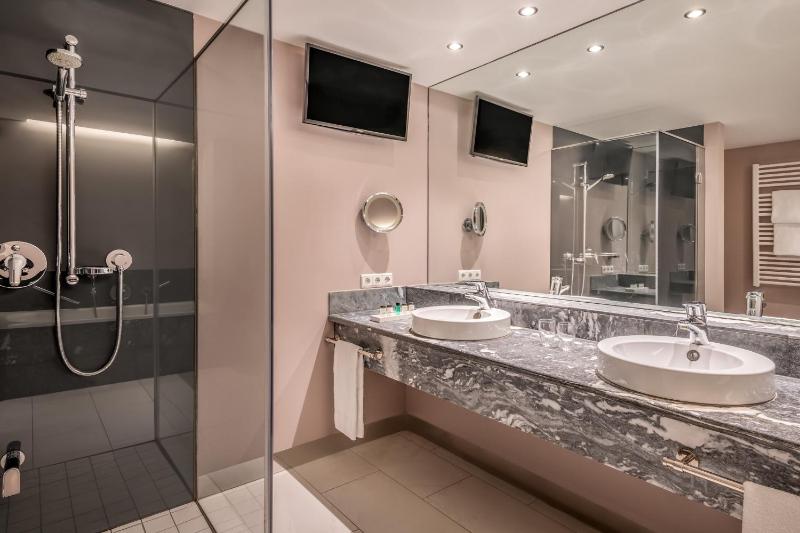 Grand Suite with ETAGE7 Access image 4