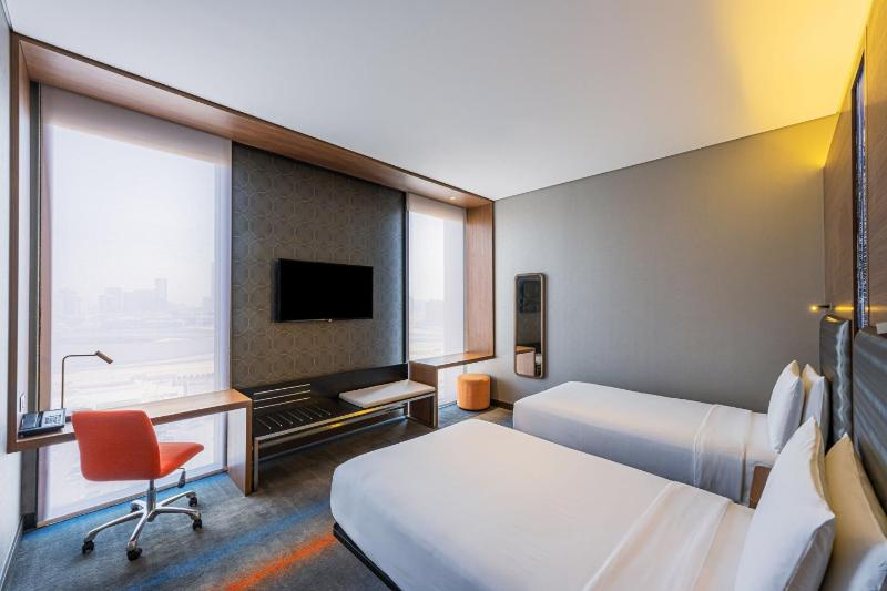 Aloft Room – Twin Bed (Complimentary Shuttle to Sobha Realty Metro Station, JBR Beach & Mall of the Emirates) image 3