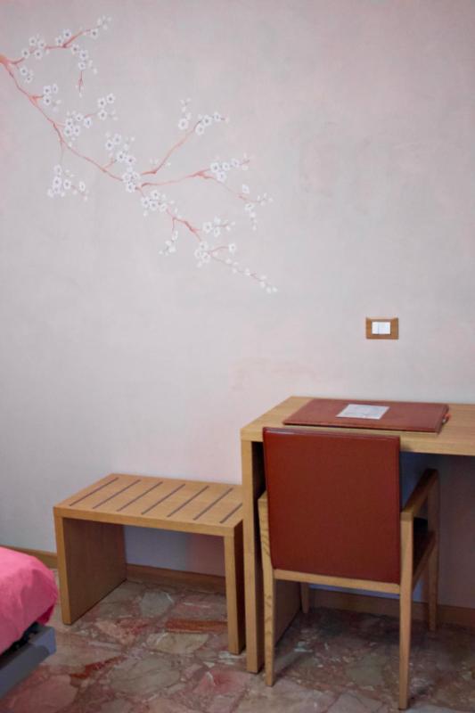 Double or Twin Room with Garden View image 3