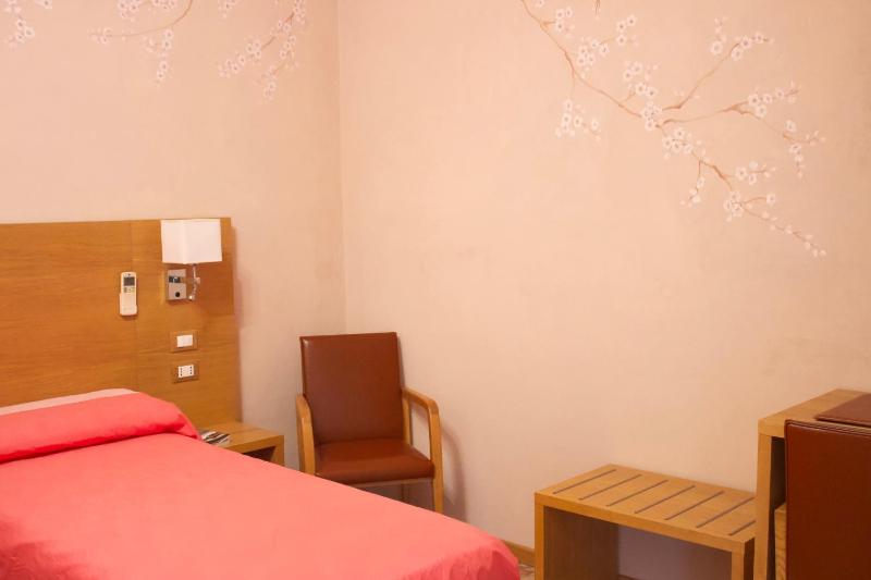 Double or Twin Room with Garden View image 2