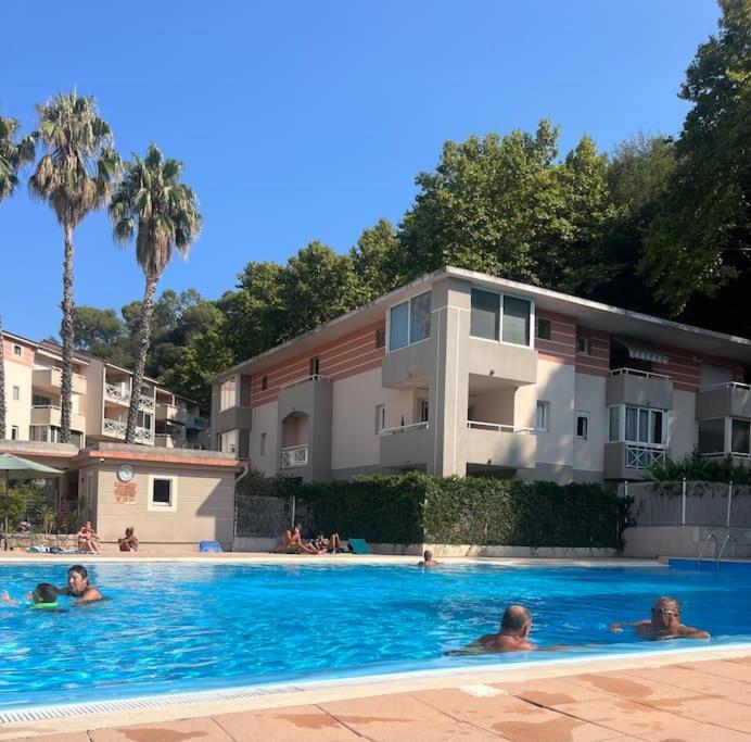 appartement rez de jardin 6 personnes cagnes sur mer 06 piscine et tennis - image 1