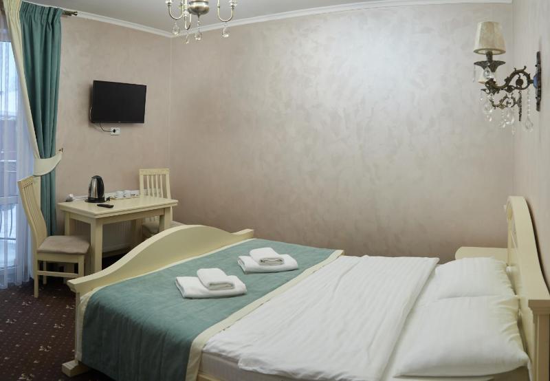 Double Room with Balcony image 4
