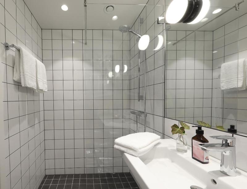 Standard Twin Room with Balcony - Pet Friendly/Non-Smoking image 1