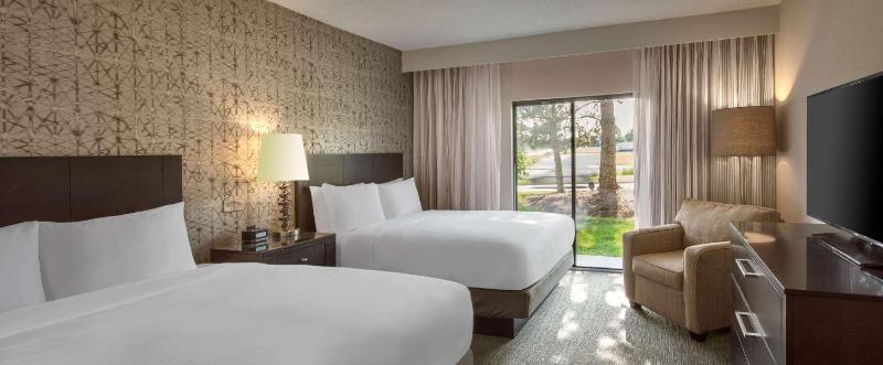 Junior Suite with Two Double Beds image 2