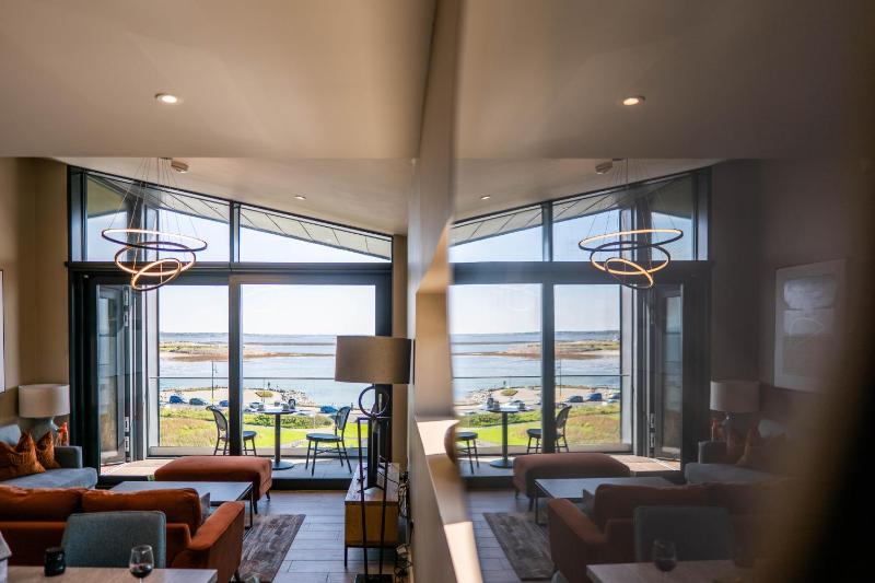 Shoreline Apartments - image 3