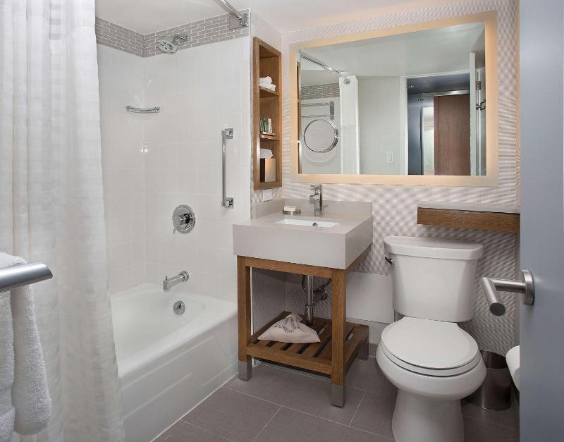Family Suite with Two Double Beds image 2