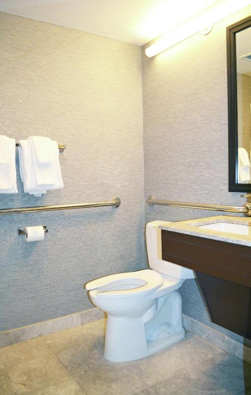 Double Room with Two Double Beds and Roll-in Shower - Mobility/Hearing Access image 3