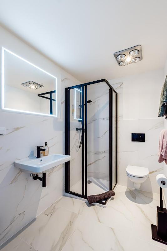 VV hotel & apartments - image 12