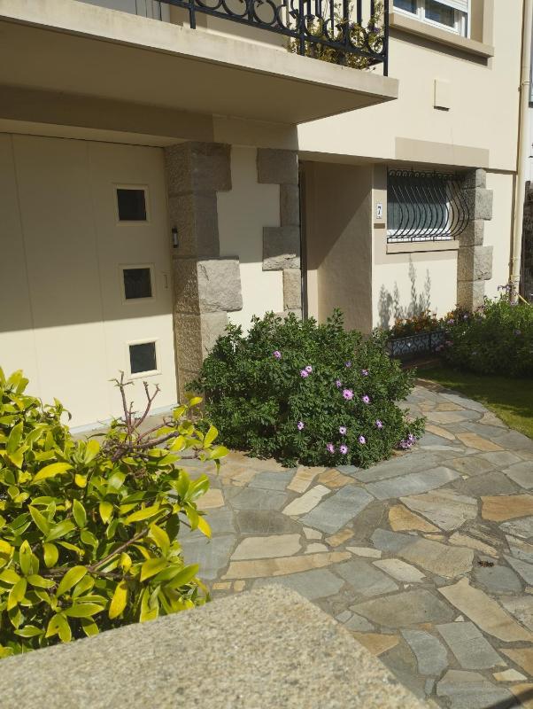 Studio (2 Adults) image 3