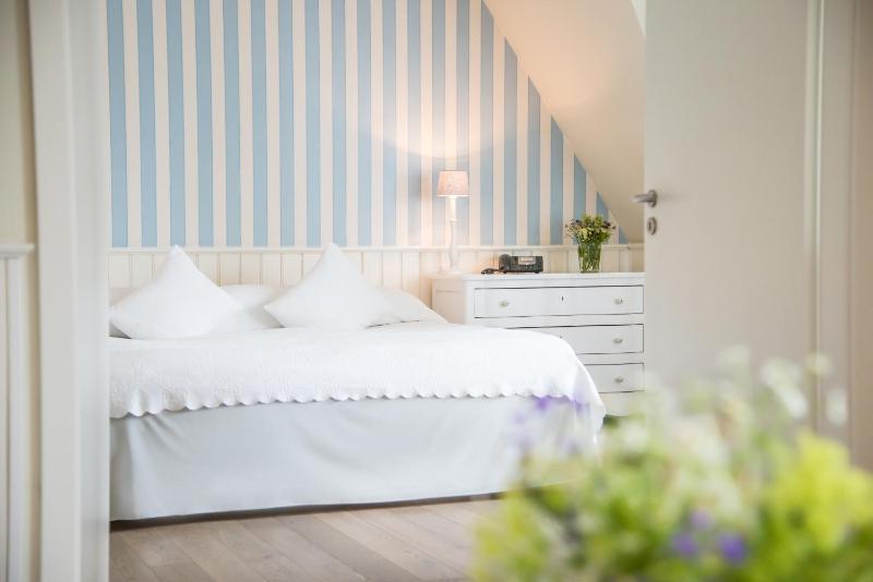Junior Suite with Sea View image 3
