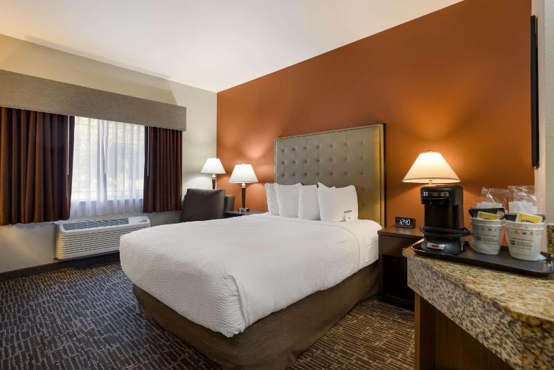 Queen Room with Roll-In Shower - Disability Access image 3