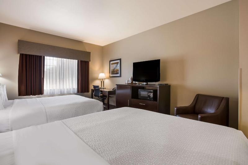 Queen Room with Two Queen Beds - Non-Smoking image 3