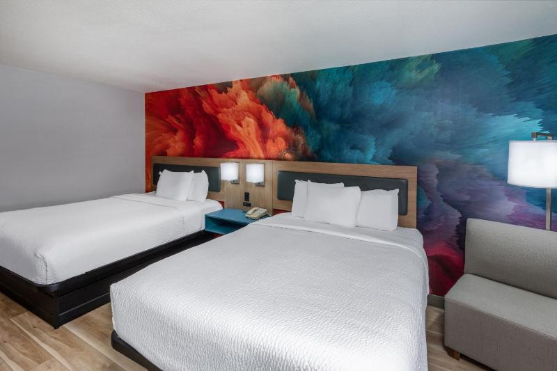 Queen Room with Two Queen Beds image 3