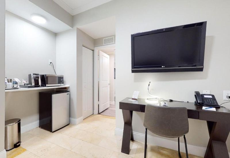 Standard King Suite image 4
