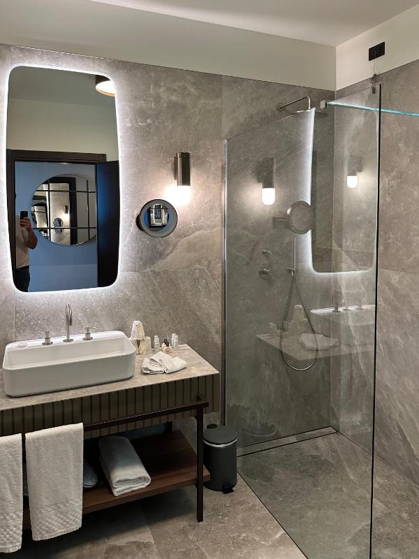 Maximilian Suites - image 22