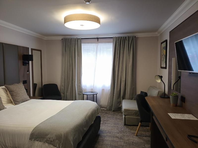 Standard Double Room image 4