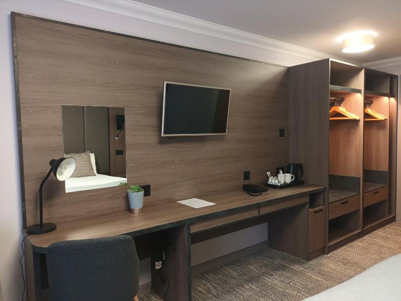 Standard Twin Room image 3