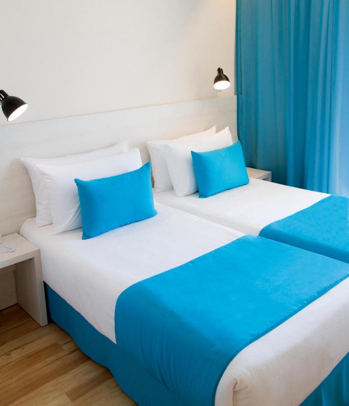 Double or Twin Room image 3
