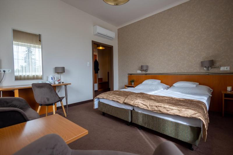 Standard Double or Twin Room image 3
