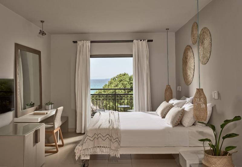 Superior Double or Twin Room with Sea View image 1