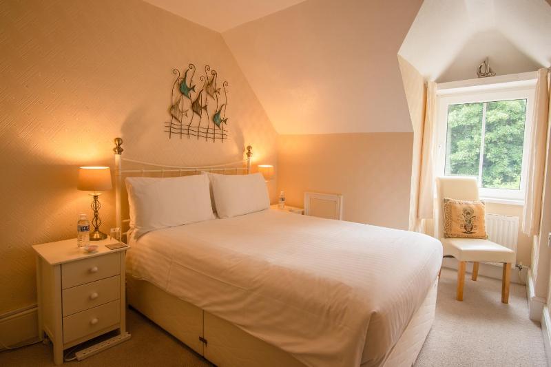Small Double Room image 2
