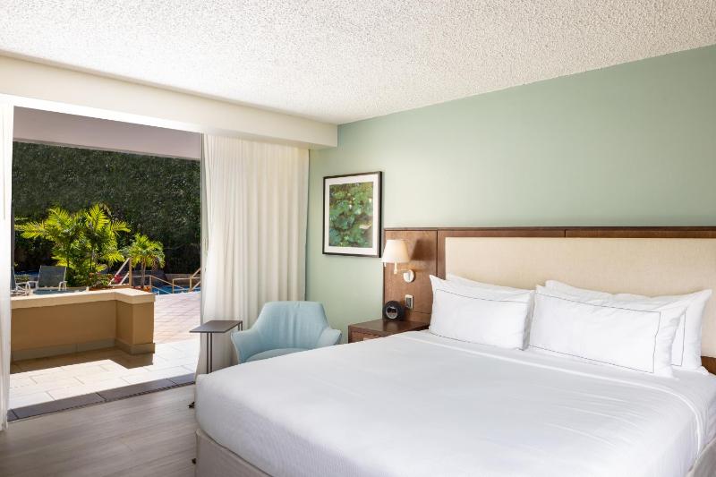 King Room with Balcony and Garden View image 2