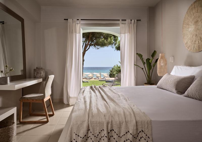 Senior Suite with Sea View image 3