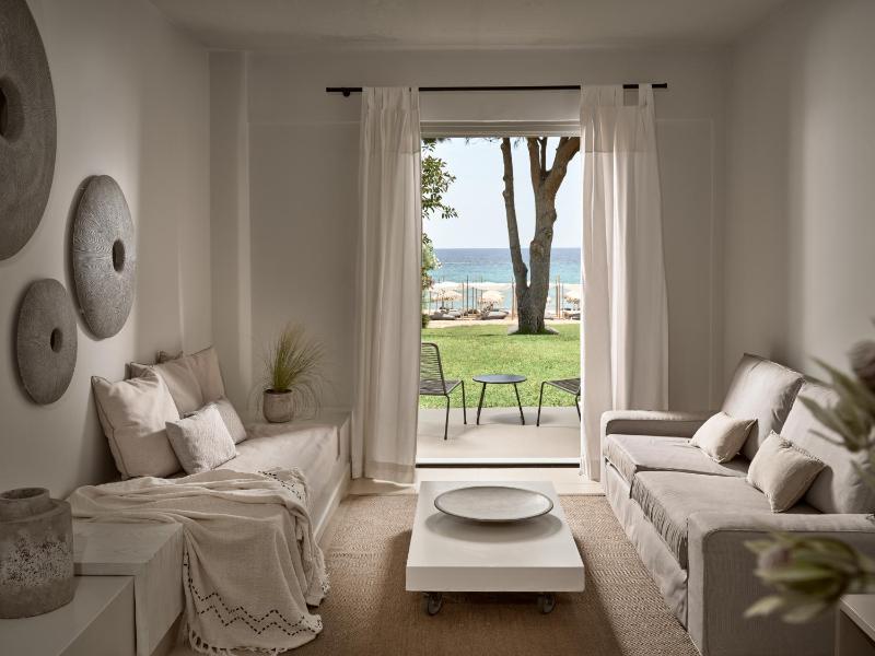 Senior Suite with Sea View image 4