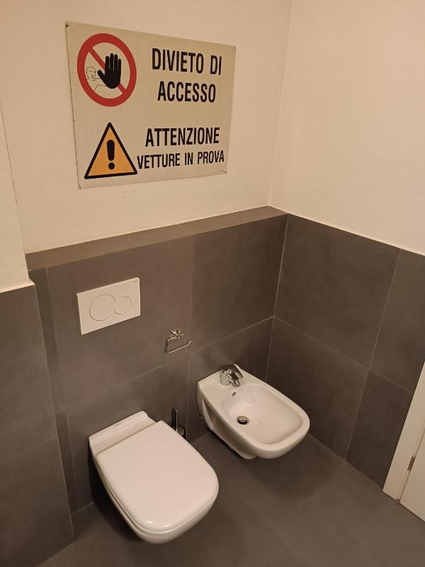 Twin Room with Bath image 1