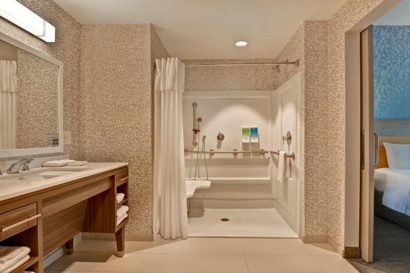 King Suite - Hearing Access/Non-Smoking image 2