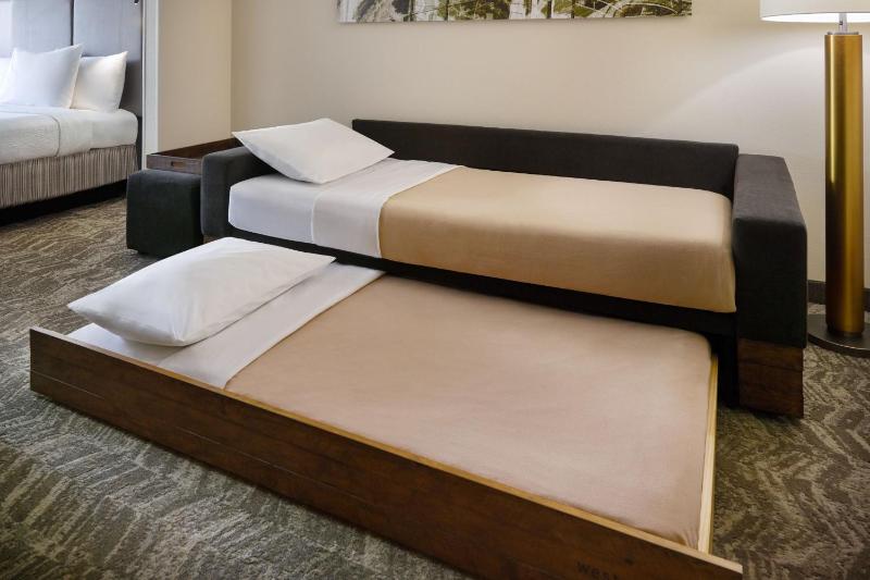 One-Bedroom King Suite with Sofa Bed image 4