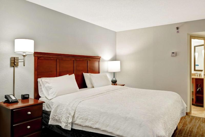 King Room - Non-Smoking image 4