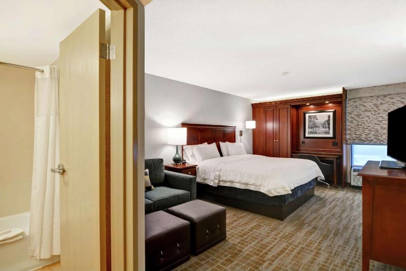 King Room with Sofa Bed - Non-Smoking image 2