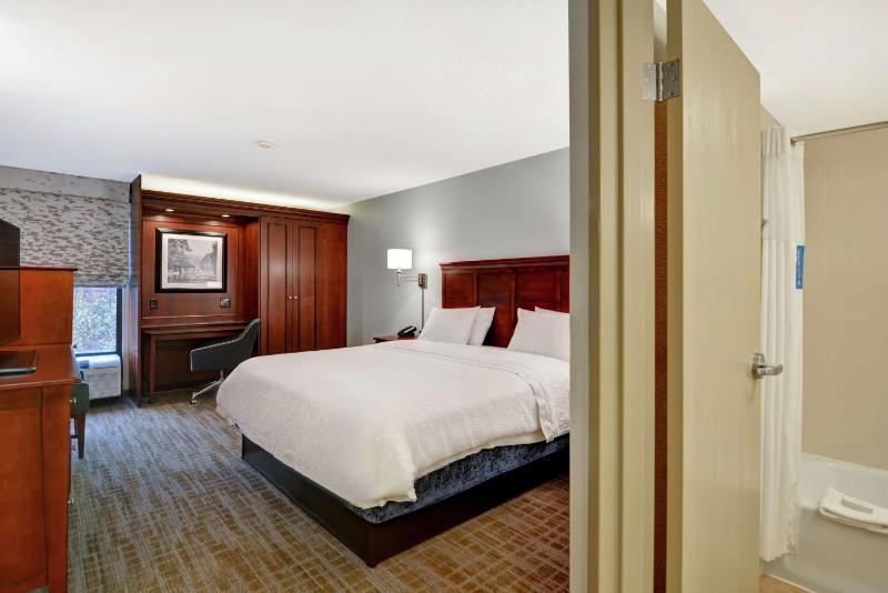 King Room - Non-Smoking image 3