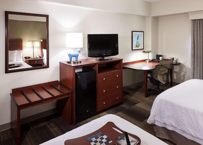 Room with Two Queen Beds - Non-Smoking image 4