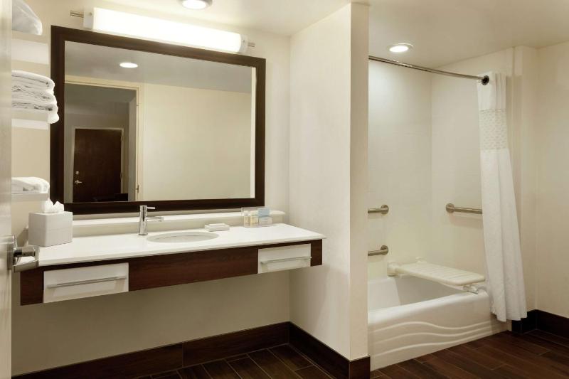 King Room with King Bed - Non-Smoking image 1