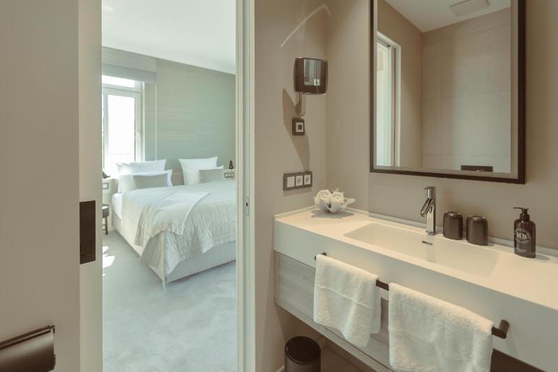 Double Room image 3