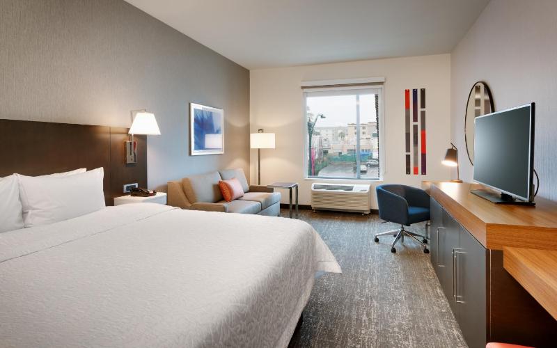 King Room with Sofa Bed image 3